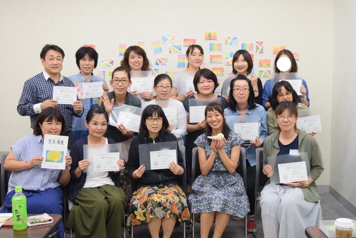3色パステルアートインストラクター資格認定講座の集合写真