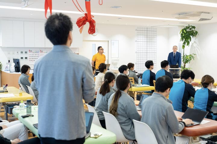全体ミーティング時_講演風景