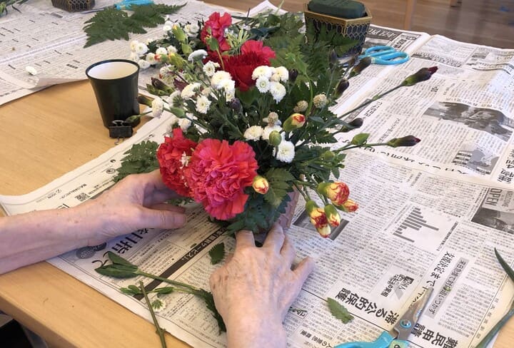 フラワーアレンジメントの様子