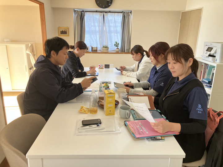 訪問看護ステーション ラシクのスタッフ5名