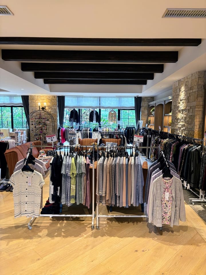 移動式ファッションデパート内観