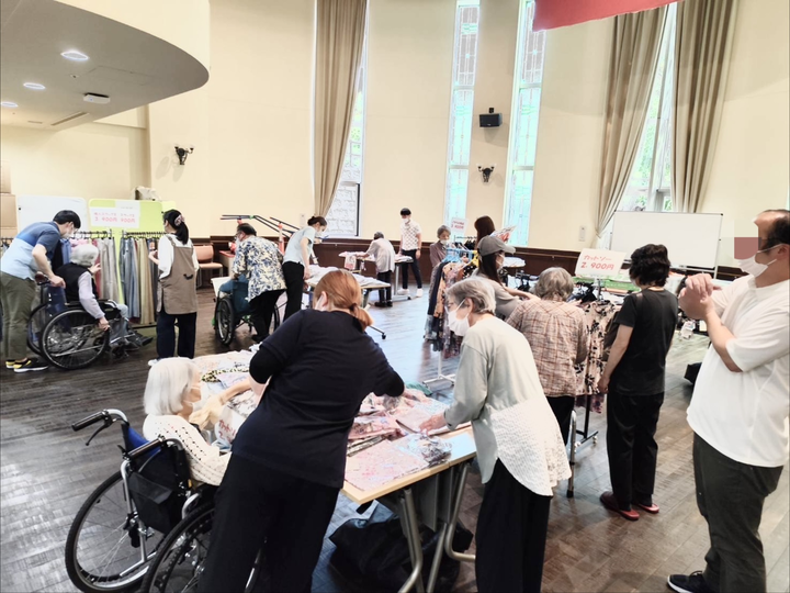 衣類の移動販売②