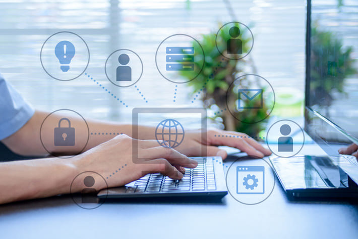 本来のケアにもっと時間を！医療・介護現場のDXを支援するサービス