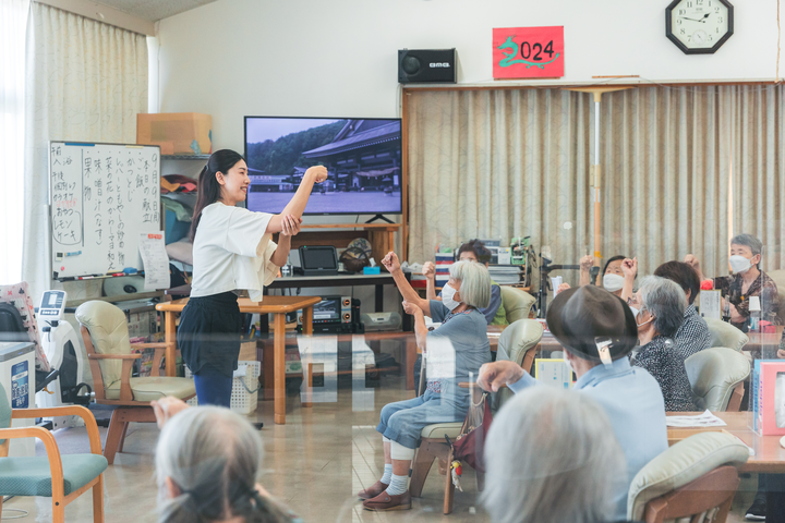 高齢者施設さま向けヨガ 手首ほぐし