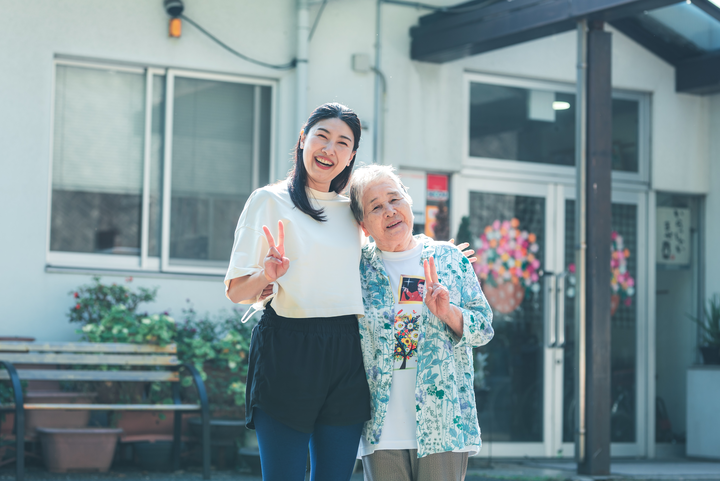 代表の今井恵梨氏と祖母