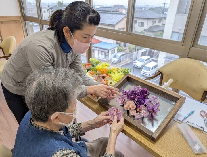 花パズルをしている写真
