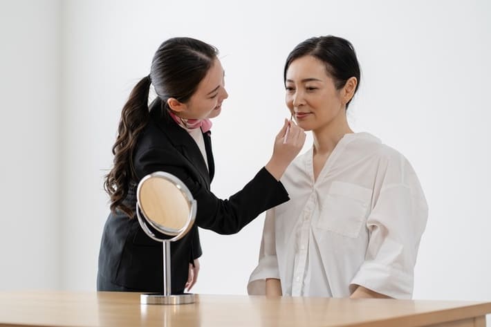 美容部員の給料はどのくらい？年収をアップさせる方法を紹介