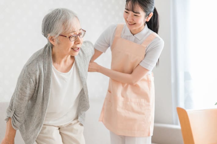 訪問リハビリテーションとは？サービス内容や活躍する職種を解説